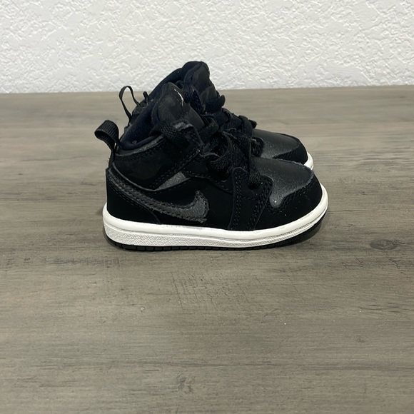 Infant Jordan Shoes - Picture 1 of 7